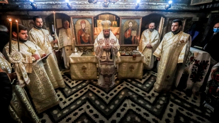 PS Timotei s-a aflat în mijlocul credincioșilor din Desești; Sfânta Liturghie a fost săvârșită la biserica de lemn patrimoniu mondial UNESCO (FOTO)