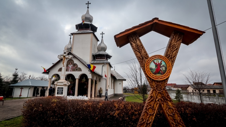 PS Timotei a slujit la hramul Parohiei „Sfântul Apostol Andrei” din Satu Mare (FOTO)