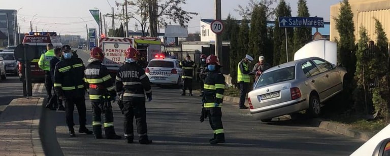 Un accident de circulație:În Baia Mare o tânără în vârstă de 19 ani s-a răsturnat azi cu mașina pe bulevardul Independenței la ieșirea din oraș!(VIDEO ȘI FOTO)