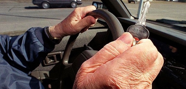 Un maramureșean de 72 de ani a fost prins la volan fără permis și cu alcoolemie de 0,74 mg/l alcool pur în aerul expirat
