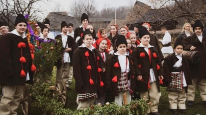 Eveniment de suflet: Colinde și obiceiuri de Crăciun din Țara Lăpușului vor fi prezentate la Mănăstirea Breaza din Suciu de Sus