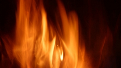 Trei incendii în ultimele 48 de ore; Focul a produs pagube la un adăpost de animale din Fersig