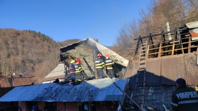 Un apel la solidaritate!: În județul Maramureș o familie mare care are patru copii a rămas fără un acoperiș în pragul iernii! Ajută și tu atât cât poți! (FOTO)