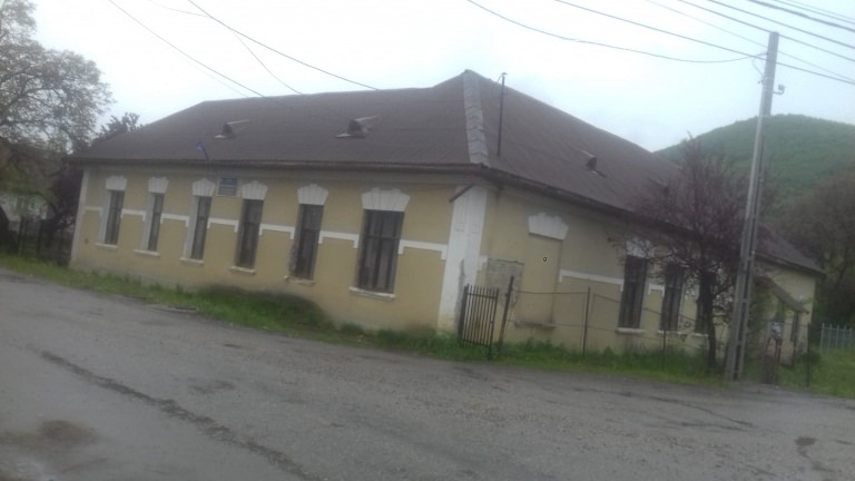 Exclusiv DirectMM:Voința Binelui:În județul Maramureș o parohie ortodoxă ar face centru cu caracter social într-o fostă școală! Ideea e  blocată de stat!(FOTO)