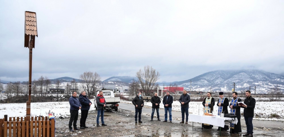De Ziua Națională, în Săsar: Troiță sfințită în cinstea eroilor neamului românesc (FOTO)