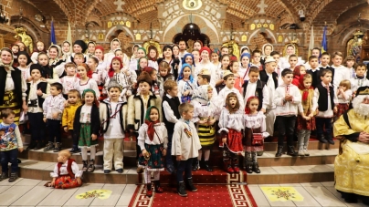 În ajunul sărbătorii Sfântului Ierarh Nicolae: Concert de colinde susținut de copiii Catedralei Episcopale din Baia Mare (FOTO)