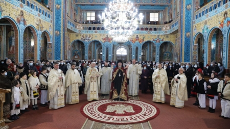 Hramul Bisericii „Naşterea Domnului” din Baia Mare a fost prăznuit în avans (GALERIE FOTO)