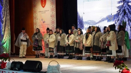 La înălțime: Maramureșenii au obținut trofeul festivalului și premiul pentru prezență scenică la Festivalul Concurs de Datini și Obiceiuri de Crăciun și Anul Nou din Galați