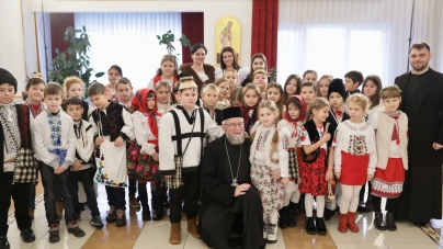 În prima zi a săptămânii: Sute de colindători au trecut pragul Centrului Eparhial din Baia Mare (FOTO)