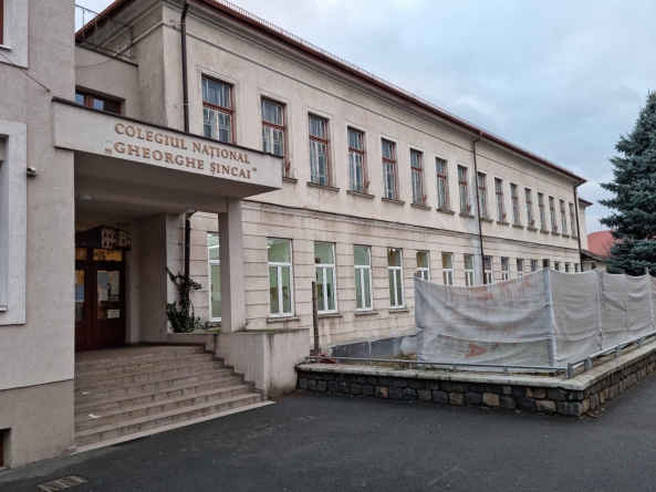 Conducerea Inspectoratului Școlar Județean Maramureș și a Colegiului Național Gheorghe Șincai arată că situația se rezolvă din 3 octombrie!