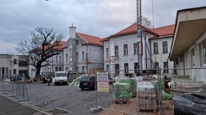 Colegiul Național „Gheorghe Șincai” din Baia Mare acum funcționează la 20% din capacitate! 35 clase fac cursuri în doar 15 săli! Care ar fi marea cauză? (FOTO)