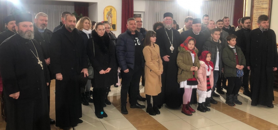 Colind pentru familia noastră: Parohia ortodoxă băimăreană cu Sfântul Iosif Mărturisitorul ca protector l-a colindat pe PS Iustin! A arătat unitatea Bisericii!