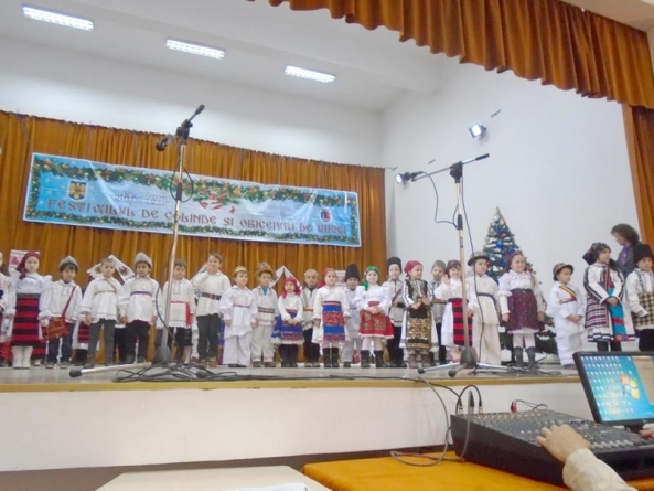 Un eveniment de tradiție: În județul Maramureș, în Țara Lăpușului, „Festivalul de colinde și obiceiuri de iarnă” va ajunge, weekendul acesta, la ediția a 26-a!