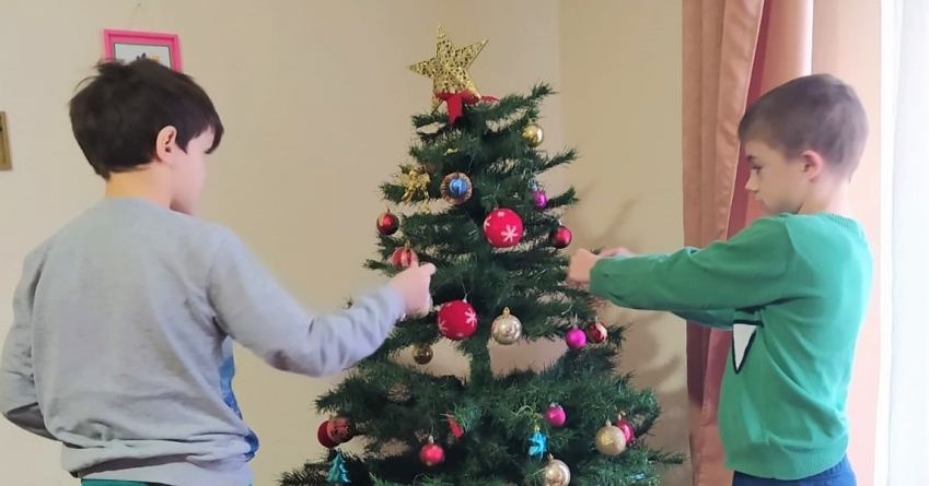 Crăciunul e pentru toți: Acum în Maramureș pregătiri speciale în sistemul de protecție a copilului! Centre rezidențiale și case de tip familial ornate adecvat!