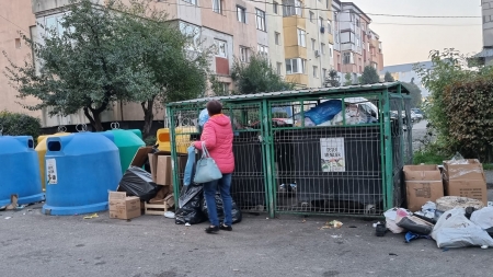 Războiul gunoaielor înaintea Crăciunului: În Baia Mare operatorul autorizat nu mai ridică începând de azi deșeurile! Primăria e acuzată de neplata restanțelor!