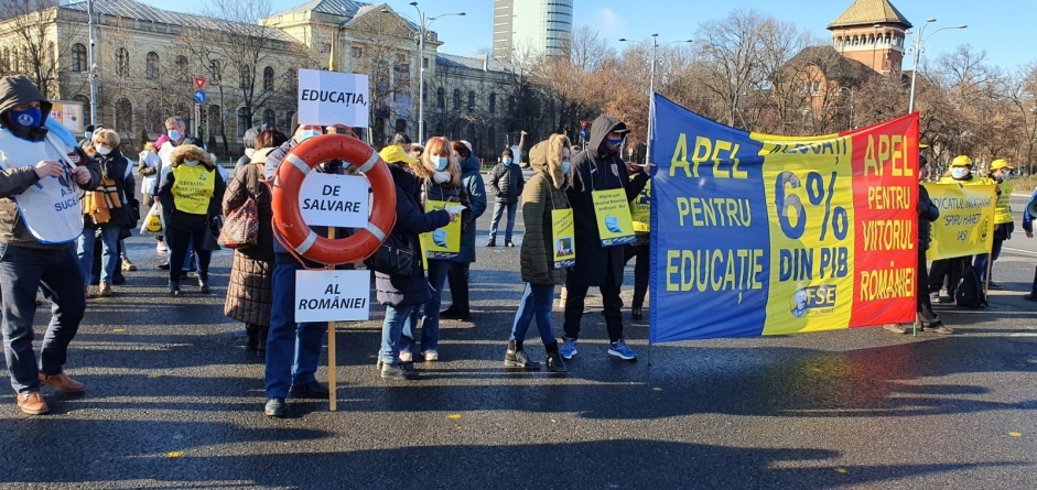 Proteste în sistemul educațional: În județul Maramureș în prezent membrii Sindicatului din Învățământul Spiru Haret sunt în grevă japoneză!