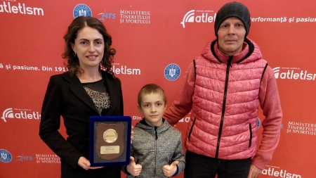 Aprecierea unei mari performanțe: Nicoleta Sasu, alergătoarea din Maramureș, desemnată cea mai bună sportivă la Masters, de către Federația de Atletism! (FOTO)