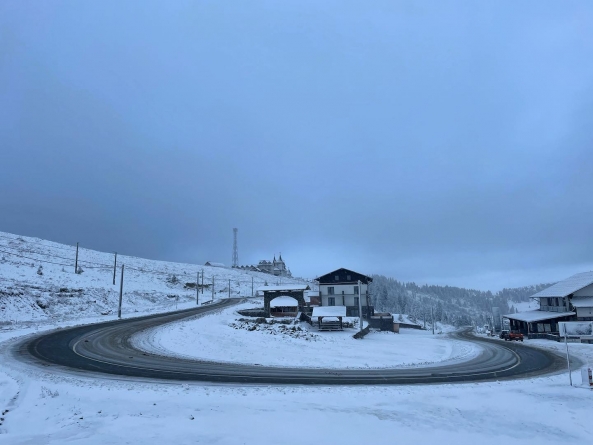 A venit cu iarna: În județul Maramureș Ziua Națională a sosit cu circulație în condiții de iarnă, pe șoselele publice. Ce spun responsabilii de la CJSU! (FOTO)