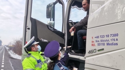 În prag de sărbători: Șoferi opriți de polițiști pentru a fi amendați cu… o cafea sau un ceai cald