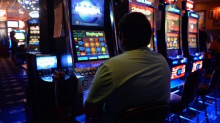 Controale în aproape 100 de săli de jocuri de noroc și pariuri sportive din Maramureș