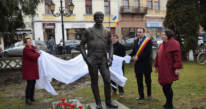 Acțiune culturală de marcă: În Sighetu Marmației acum există o statuie care îl reprezintă pe Hollosy Simon. Biografia sa!(FOTO)