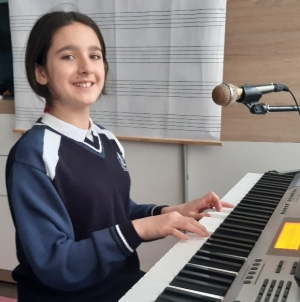 Special DirectMM: An Rodnic: Teodora Dănțăușa, artista din Maramureș care a obținut premii și bifat succese, pe bandă rulantă, cu talentul său! (VIDEO ȘI FOTO)