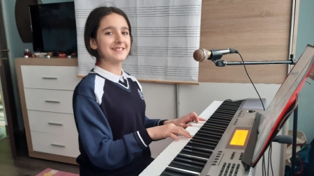 Special DirectMM: An Rodnic: Teodora Dănțăușa, artista din Maramureș care a obținut premii și bifat succese, pe bandă rulantă, cu talentul său! (VIDEO ȘI FOTO)