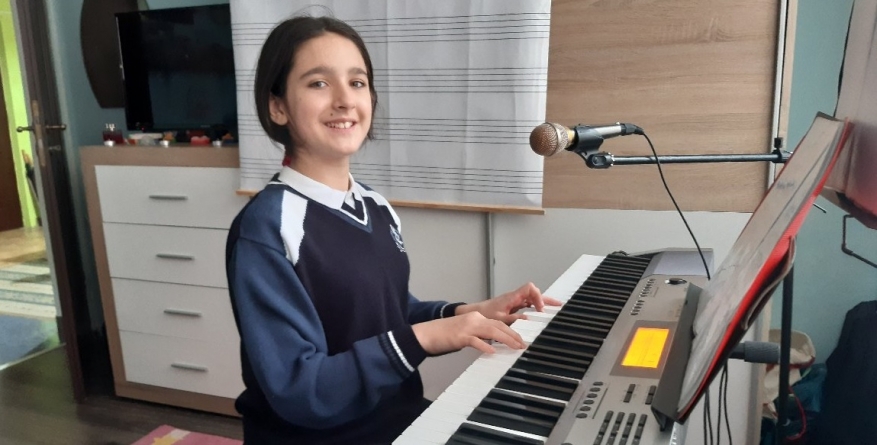 Special DirectMM: An Rodnic: Teodora Dănțăușa, artista din Maramureș care a obținut premii și bifat succese, pe bandă rulantă, cu talentul său! (VIDEO ȘI FOTO)