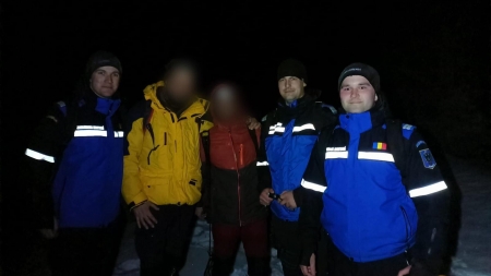 Acțiune de salvare importantă: În județul Maramureș Munții Țibleșului în apropierea Vârfului Arcer, doi turiști, rătăciți, salvați de jandarmi! (VIDEO ȘI FOTO)