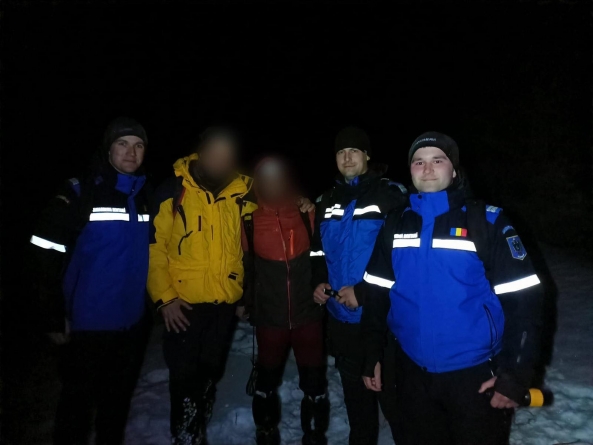 Acțiune de salvare importantă: În județul Maramureș Munții Țibleșului în apropierea Vârfului Arcer, doi turiști, rătăciți, salvați de jandarmi! (VIDEO ȘI FOTO)