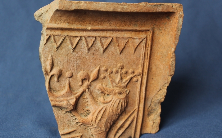 Cahla decorată cu motive heraldice este „exponatul săptămânii” la Muzeul Județean de Istorie și Arheologie
