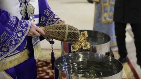 PS Iustin: „Aghiasma Mare este cea mai puternică armă împotriva diavolului, de aceea se săvâşeşte o singură dată pe an”