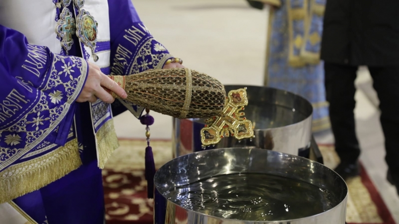 PS Iustin: „Aghiasma Mare este cea mai puternică armă împotriva diavolului, de aceea se săvâşeşte o singură dată pe an”