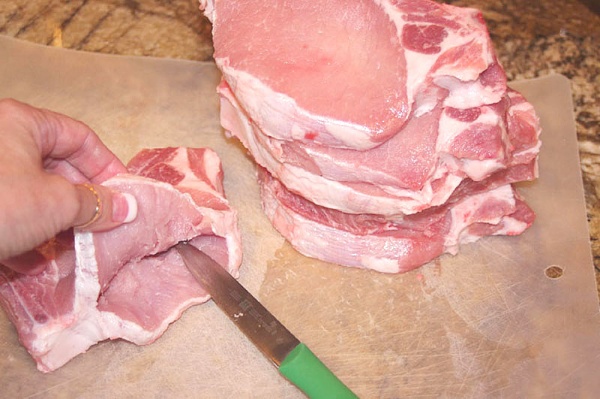 Au scăpat cu bine: În județul Maramureș o familie întreagă a consumat carne de porc infestată cu trichineloză! Membrii ei sunt în spital! Anunț făcut de DSVSA!