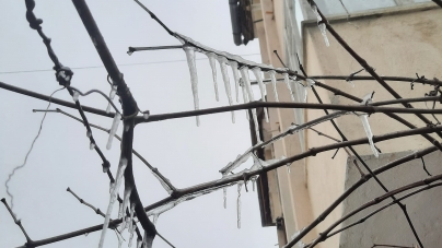 Nevoie de atenție mare: Fenomen meteorologic periculos și rar caracteristic iernii. Freezing rain în Baia Mare dar și în Sighetu Marmației!