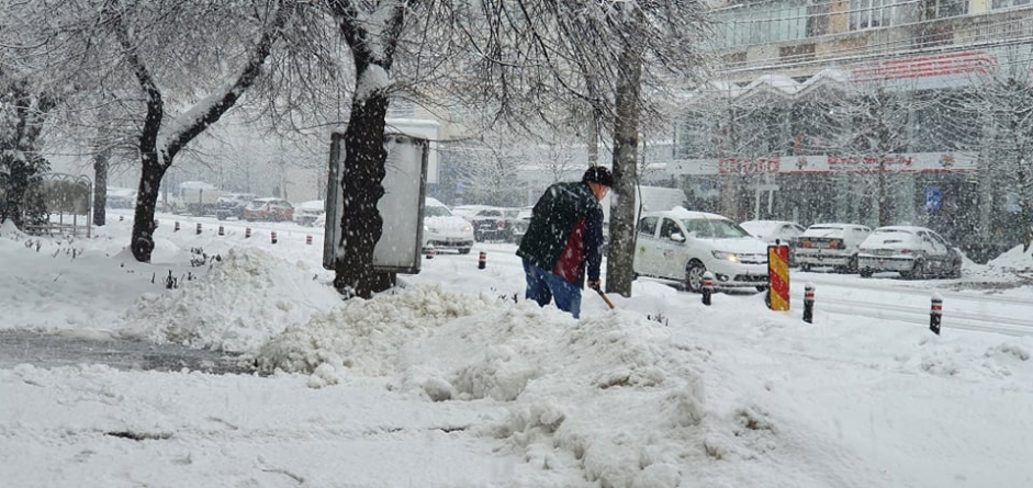 Viscol în toată regula: În județul Maramureș atenționare meteorologică de ninsori viscolite valabilă astăzi până sâmbătă. Atenție, șoferi, strat de zăpadă nou!
