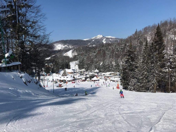 Iarnă în toată regula: În județul Maramureș la Cavnic stratul de zăpadă este de 67 cm! Am avut avalanșă plus probleme cu energia electrică!