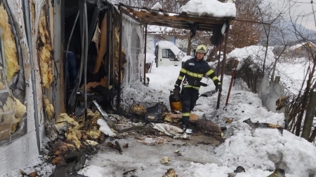 Alertă în această dimineață: În Baia Mare strada Vasile Lucaciu un eveniment religios încurcat de flăcările izbucnite. Bărbat cu arsuri la față și mâini!(FOTO)