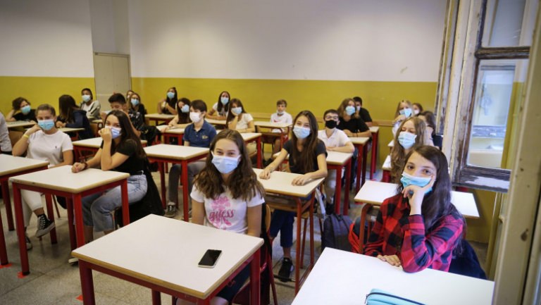Actualizarea situației în educație: În județul Maramureș în prezent avem 9 clase care fac în online cursurile! Aproape 258 elevi plus 83 angajați, cu COVID-19!