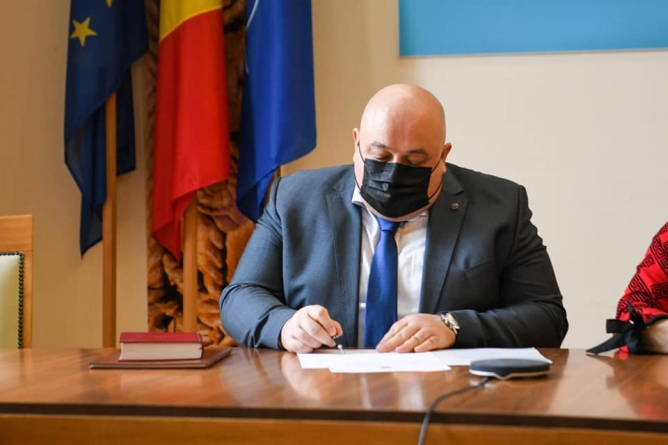 A depus acum jurământul: Prefectul județului Maramureș este oficial Rudolf Stauder! Mesajul acestuia, la ceremonia de învestire în funcție!