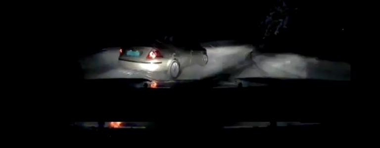 Adrenalină la cote maxime: În județul Maramureș un tânăr a gonit cu poliția pe urmele sale pe o distanță de 10 km. A fost oprit doar cu focuri de armă! (VIDEO)