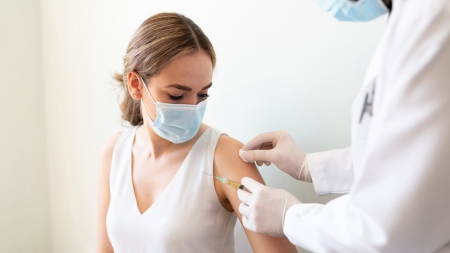 Anunț de la Sănătate: Medicii de familie în Maramureș și practic în țara noastră sunt din iulie cei care vaccinează pe doritori împotriva COVID-19!