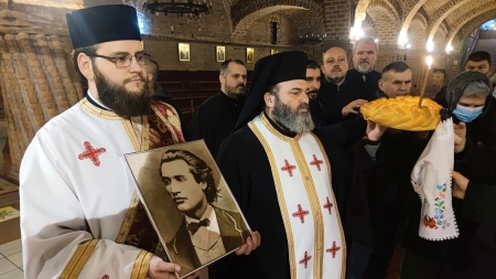 Ziua Culturii Naționale Române: La Catedrala Episcopală cu hramul Sfânta Treime din Baia Mare, un parastas oficiat pentru Eminescu! (FOTO)