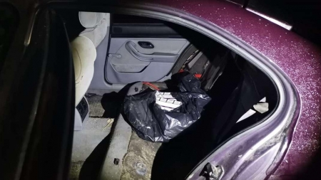 Țigări de contrabandă găsite în Câmpulung la Tisa; Acestea se aflau într-un autoturism abandonat