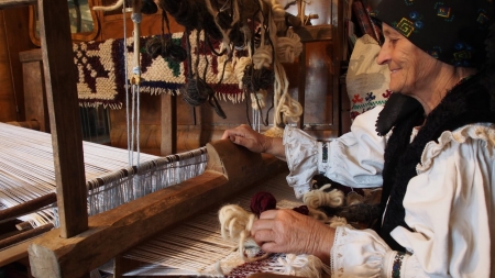 Aducere aminte: Cum se confecționau textilele de interior. Adică ștergurile, țolurile, fățoile de masă