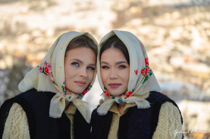 Proiect de suflet: Gemenele folclorului maramureșean – Suzana și Daciana Vlad – au lansat Balada lui Gheorghe Pașca (VIDEO)