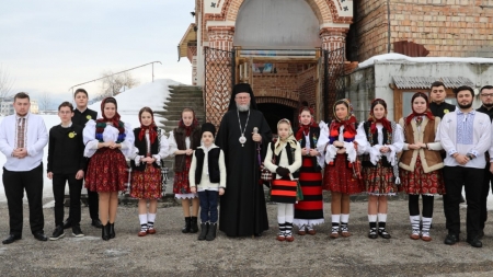 În această duminică: PS Iustin a oficiat Sfânta Liturghie la Catedrala Episcopală „Sfânta Treime” din Baia Mare (FOTO)