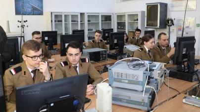 Centrul Militar Județean Maramureș a început înscrierile pentru învățământul postliceal și universitar militar. Câte locuri sunt disponibile