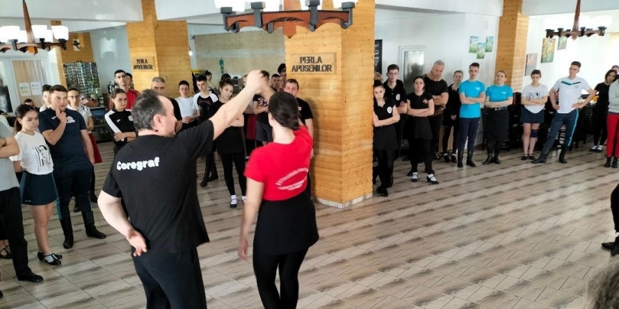 „Magia dansului”: Maramureșul a fost promovat la Seminarul Național de Coregrafie de la Albac