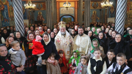 Duminică: PS Iustin a săvârșit Sfânta Liturghie în Certeze; Acolo se va construi o biserică nouă (FOTO)